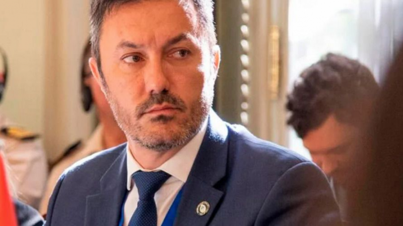 Luis Petri echó a quienes investigaban abusos de la dictadura